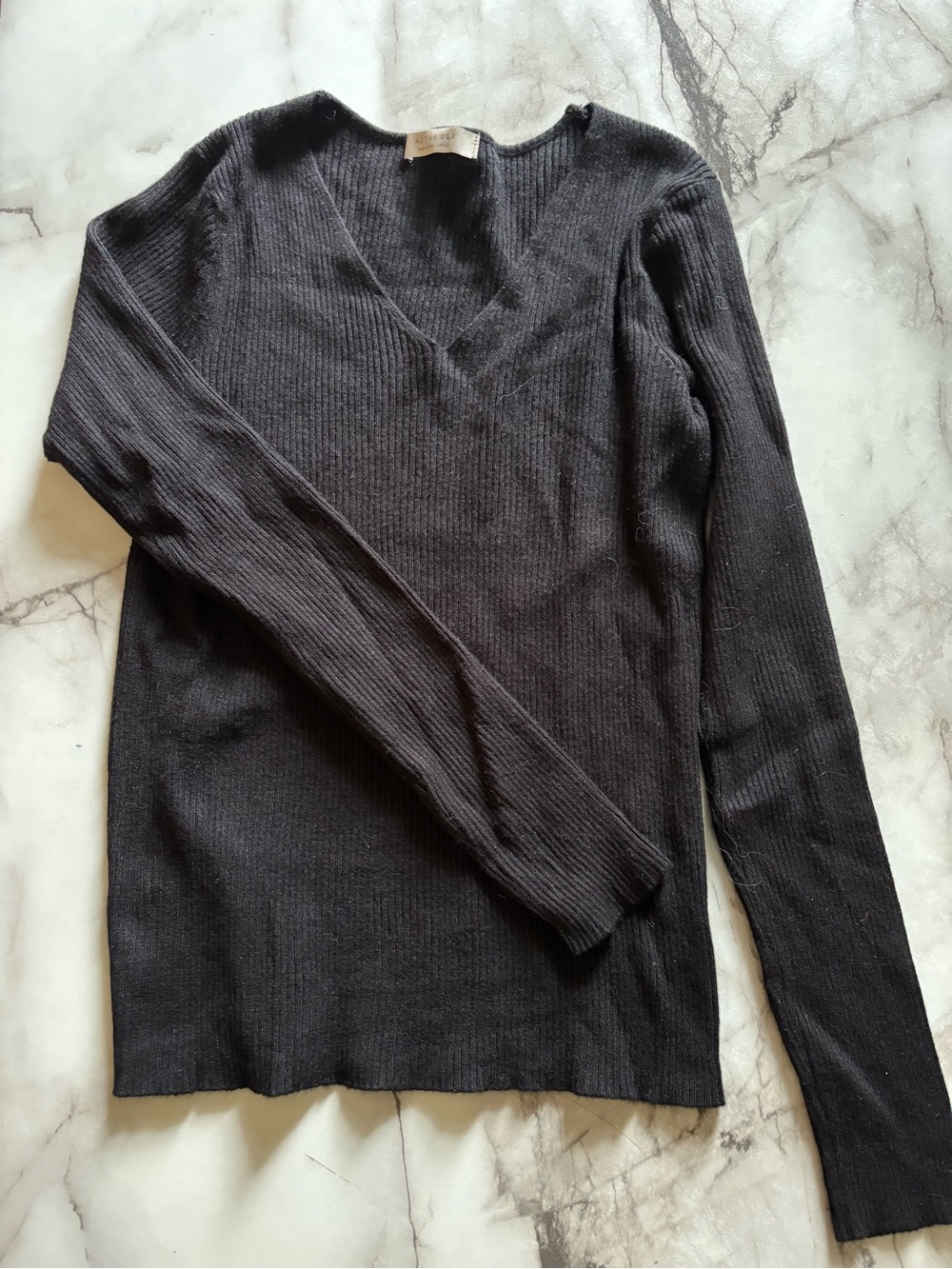 Black V-Neck Ribbed Longsleeve